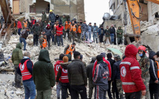Τουρκία – Συρία: Δραματικές ώρες μετά τα 7,8 Ρίχτερ, πάνω από 1.400 οι νεκροί-1