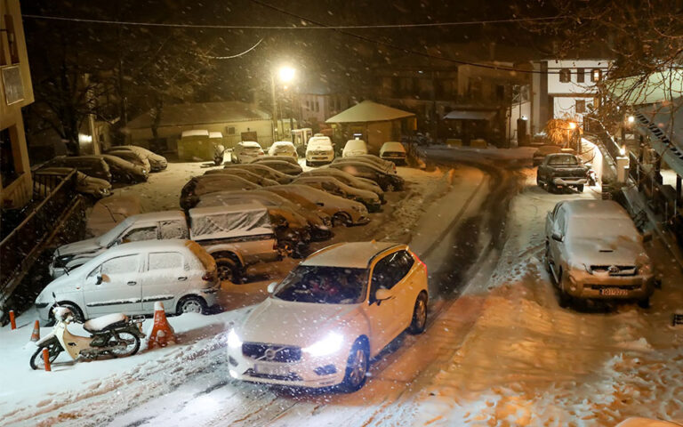 Κακοκαιρία «Μπάρμπαρα»: Σφοδρή χιονόπτωση σε όλη τη Μαγνησία – Κλειστά τα σχολεία