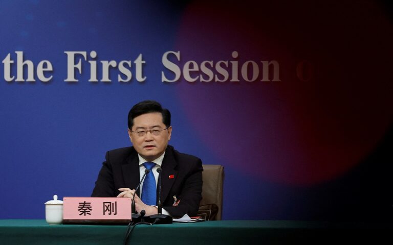 Ο Κινέζος ΥΠΕΞ προειδοποιεί: «Αν οι ΗΠΑ δεν σταματήσουν, θα οδηγηθούμε σε σύγκρουση»