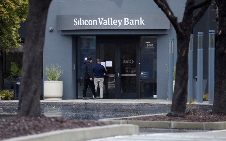 Μετά τη Silicon Valley Bank, κατέρρευσε και η Signature Bank – Τι θα γίνει με τις καταθέσεις