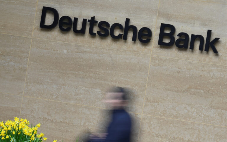 Νέοι τραπεζικοί τριγμοί στις αγορές – «Βουτιά» για την Deutsche Bank