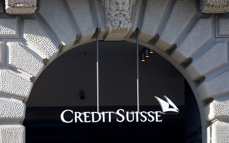 Financial Times: Πρόταση UBS για εξαγορά της Credit Suisse αντί έως 1 δισ. δολ.