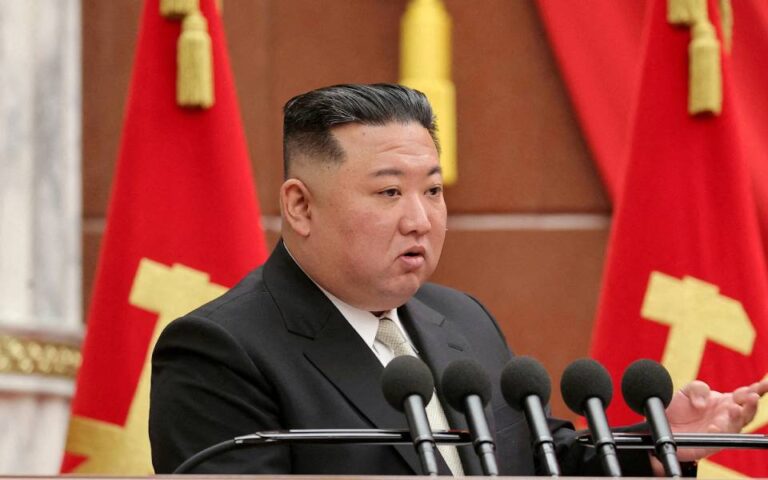 Κιμ Γιονγκ Ουν: Καλεί σε πυρηνική ετοιμότητα απέναντι σε ΗΠΑ και Νότια Κορέα