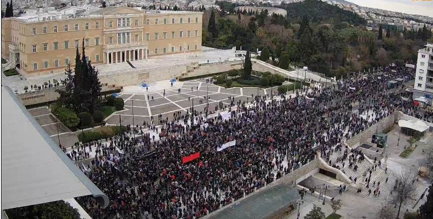 Επεισόδια στο κέντρο της Αθήνας μετά το συλλαλητήριο για τα Τέμπη-10