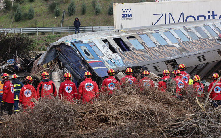 Τραγωδία στα Τέμπη: «Κάποιοι ούρλιαζαν για βοήθεια, ήταν χάος»