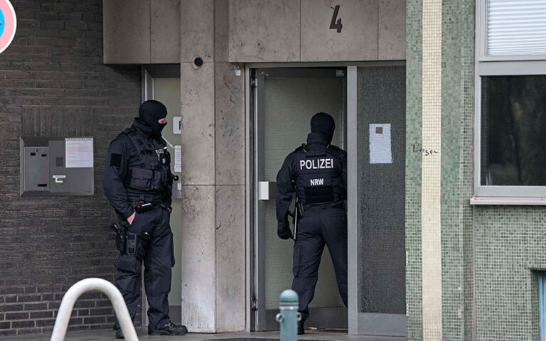 Γερμανία: Μεγάλη αστυνομική επιχείρηση στην Καρλσρούη  – Δράστης κρατά ομήρους σε φαρμακείο