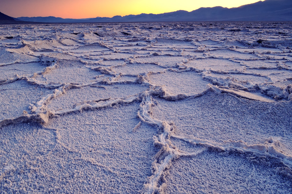 Οι επιστήμονες έλυσαν το μυστήριο των πολυγωνικών μοτίβων στις ερήμους αλατιού-1