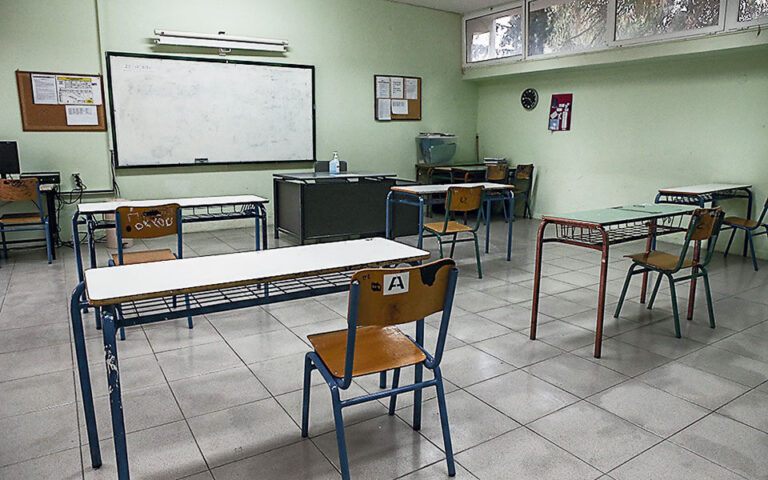 «Ενώ κάνουμε μάθημα, συνάδελφοι έχουν εφημερία στους διαδρόμους»: Νέο περιστατικό βίας σε σχολείο του Ευόσμου
