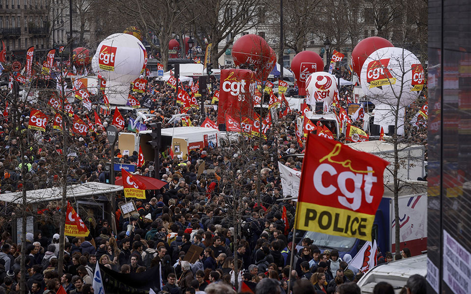 Γαλλία: Ογκώδεις διαδηλώσεις σε όλη τη χώρα – Οδοφράγματα και επεισόδια στο Παρίσι-3
