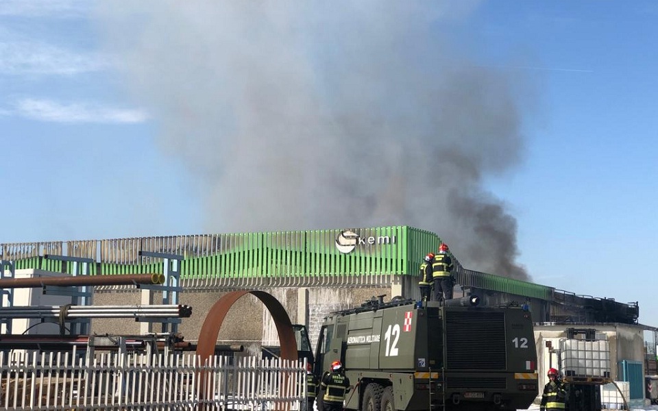 Ιταλία: Μεγάλη φωτιά σε εργοστάσιο χημικών στη Νοβάρα – Εκκενώθηκε η περιοχή-1