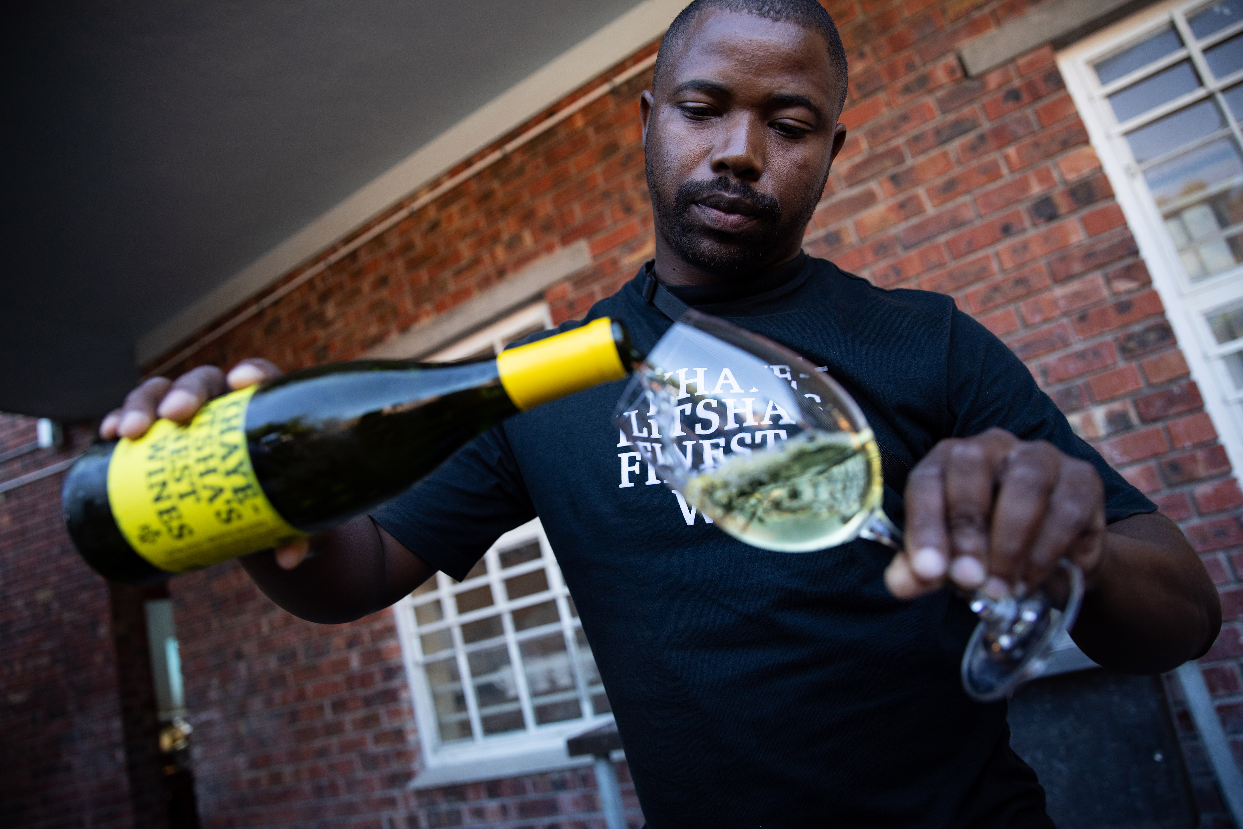Εξερευνώντας τα κρασιά μαύρων οινοποιών στη Νότια Αφρική-1
