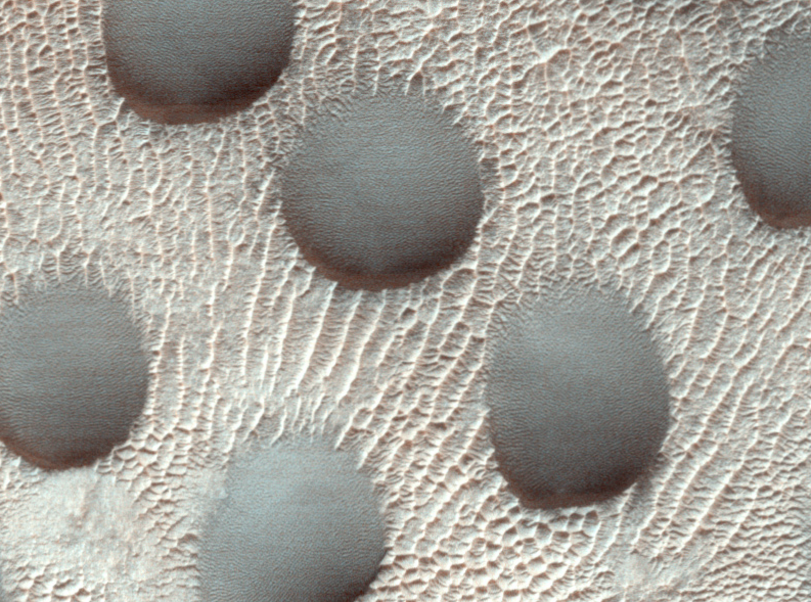 Unusual sand dunes on Mars-1