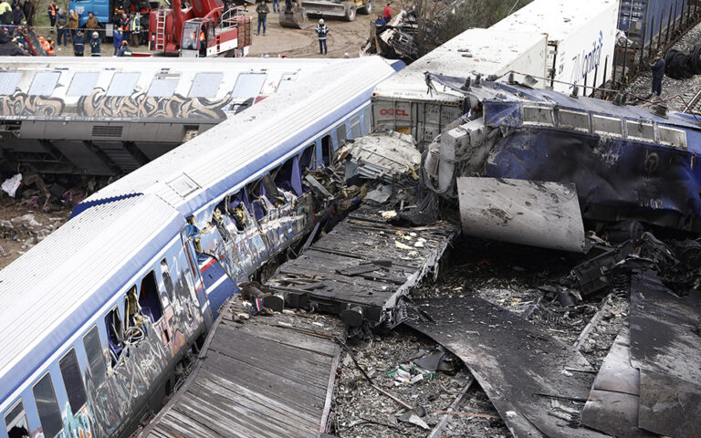 Τραγωδία στα Τέμπη: Παραδέχθηκε το μοιραίο λάθος του ο σταθμάρχης, σύμφωνα με πληροφορίες
