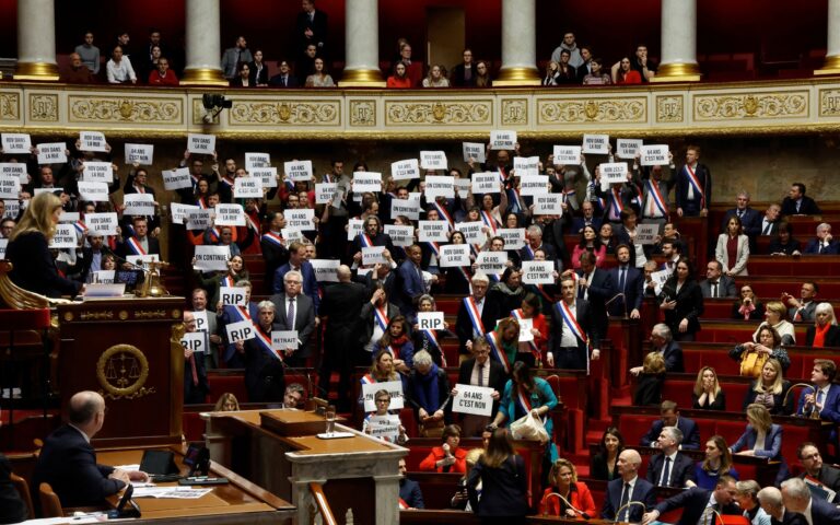 Γαλλία: Πύρρειος νίκη Μακρόν, ενώ οι αναταράξεις παραμένουν
