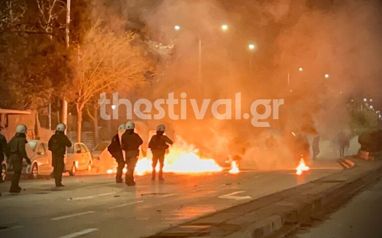Θεσσαλονίκη: Επεισόδια μετά τα μεσάνυχτα έξω από το ΑΠΘ