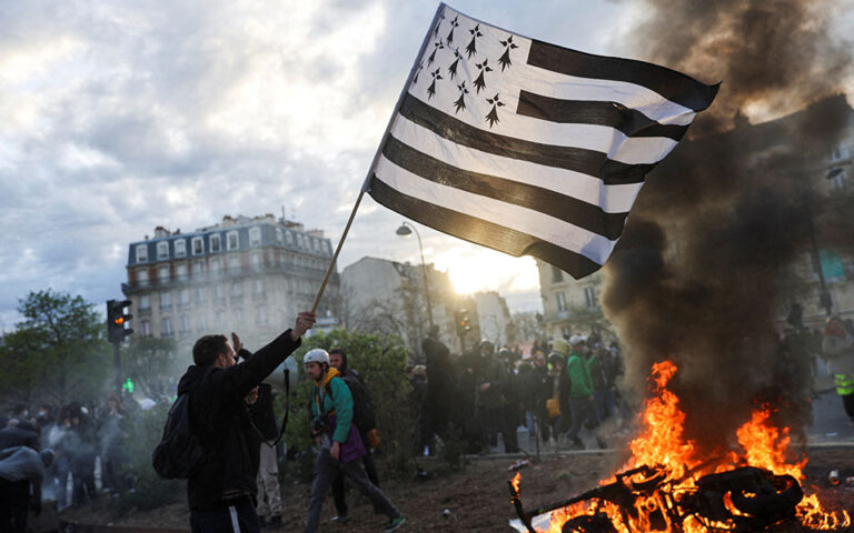«Η Γαλλία είναι θυμωμένη» – Νέος κύκλος διαδηλώσεων και επεισοδίων