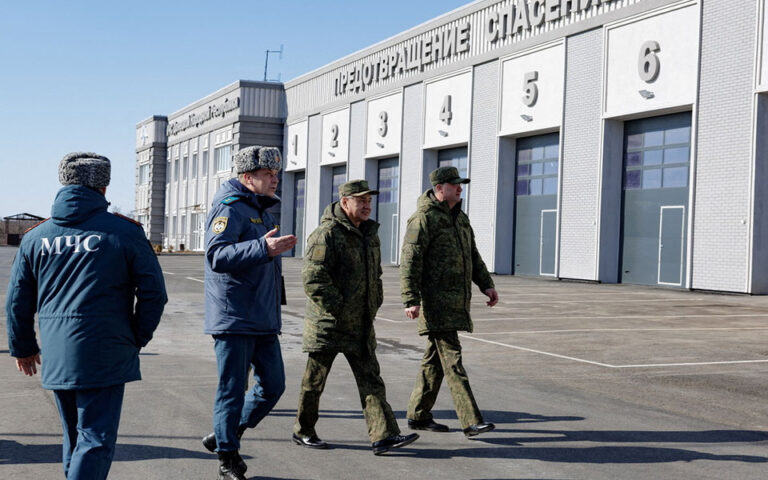 Ουκρανία: Επίσκεψη του Ρώσου υπουργού Άμυνας στη Μαριούπολη
