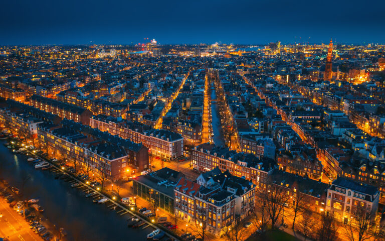 Το Άμστερνταμ θέλει να γκρεμίσει την εικόνα που έχτισε – Τι λένε στην «Κ» δήμος, κάτοικοι και ειδικοί για τον «ενοχλητικό» τουρισμό