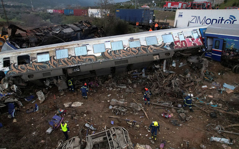 Σύγκρουση τρένων στα Τέμπη – Γ. Αρτοποιός στην «Κ»: «Άνθρωποι εκσφενδονίστηκαν από τα βαγόνια στα χωράφια»