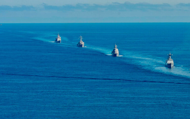 Κίνα: Οι ένοπλες δυνάμεις λένε ότι εκδίωξαν πολεμικό πλοίο των ΗΠΑ από τη Νότια Σινική Θάλασσα