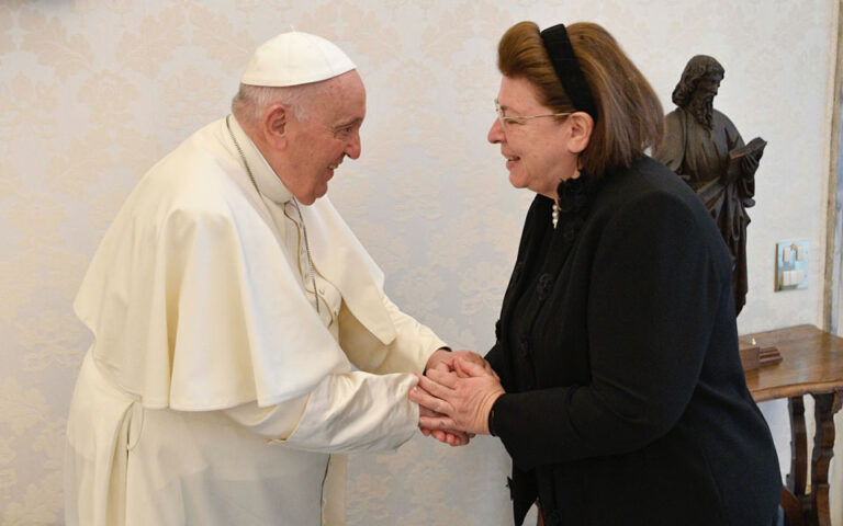 Πάπας σε Μενδώνη: «Τρέφω ιδιαίτερο σεβασμό για την Ελλάδα, ως λίκνο του Δυτικού Πολιτισμού»