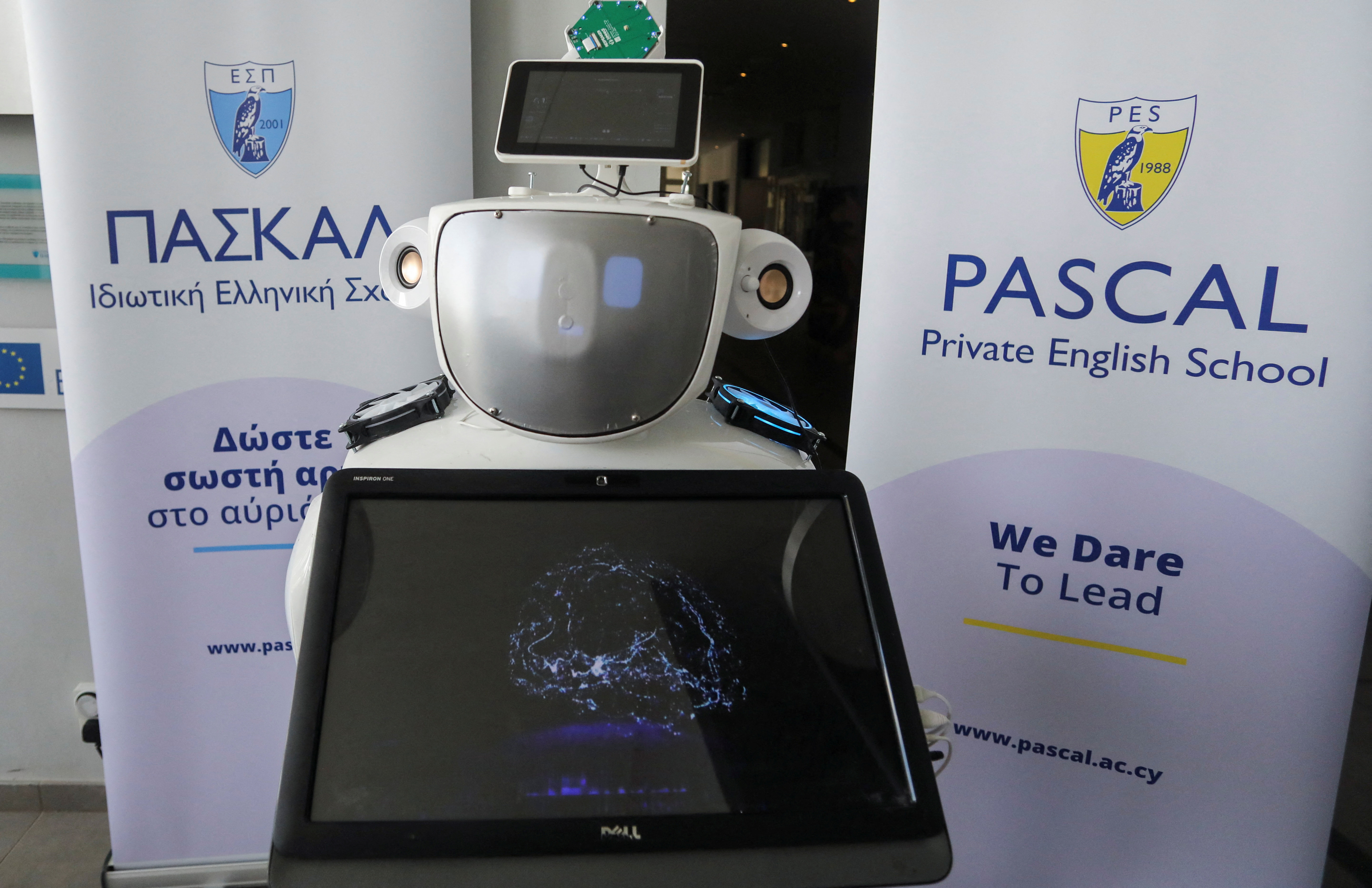 «Απο εδώ ο AInstein»: Ένα ρομπότ ChatGPT στις σχολικές τάξεις της Κύπρου-1