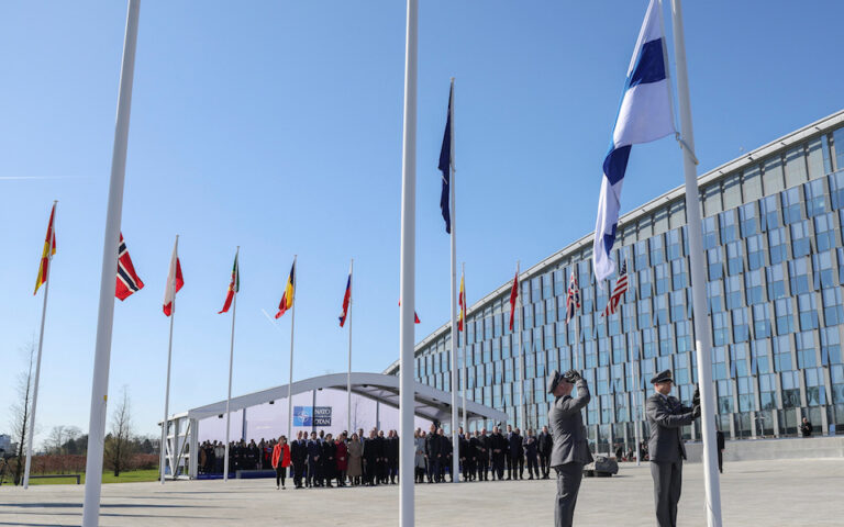 Το Λονδίνο καλεί όλα τα μέλη του ΝΑΤΟ να εγκρίνουν και την ένταξη της Σουηδίας – Η Φινλανδία εργάζεται «ακατάπαυστα» για αυτόν τον σκοπό