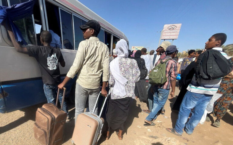 Σουδάν: Ο ΠΟΥ καλεί τις αντιμαχόμενες πλευρές να ανοίξουν ανθρωπιστικούς διαδρόμους