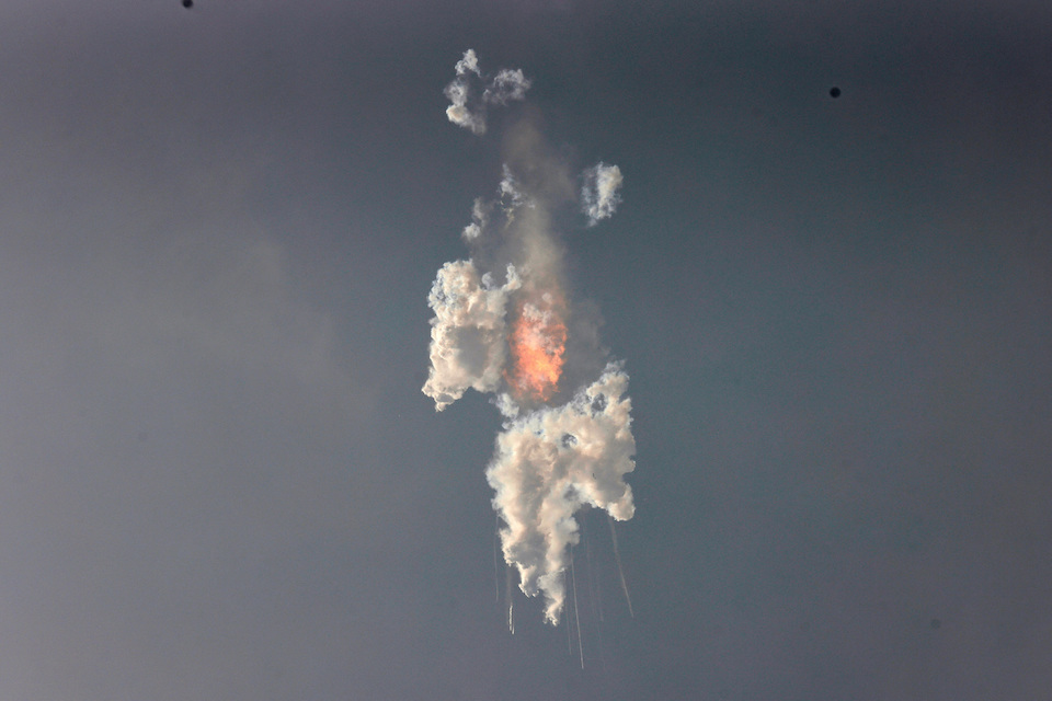 SpaceX: To Starship εξερράγη, η «Οδύσσεια» του διαστήματος για τον Μασκ συνεχίζεται-1