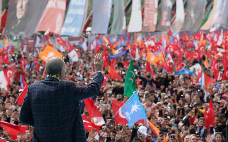 Ο Ερντογάν στην Άγκυρα, ο Κιλιτσντάρογλου στη Σμύρνη – Εκατέρωθεν «πυρά», χιλιάδες στις συγκεντρώσεις