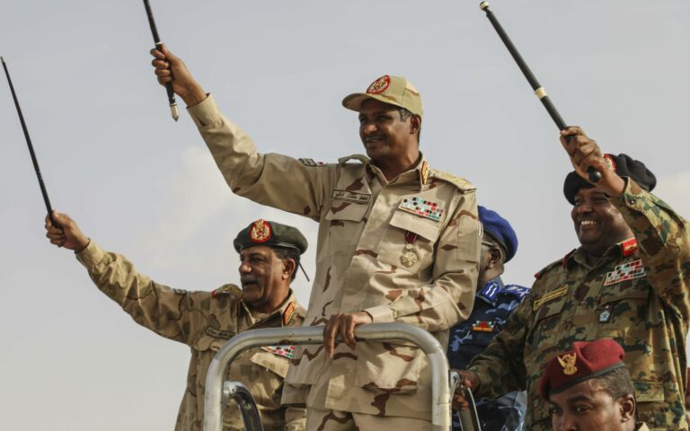 Σουδάν: Κοράνι, χρήμα και καλάσνικοφ – Μια παρατεταμένη κρίση 40 ετών