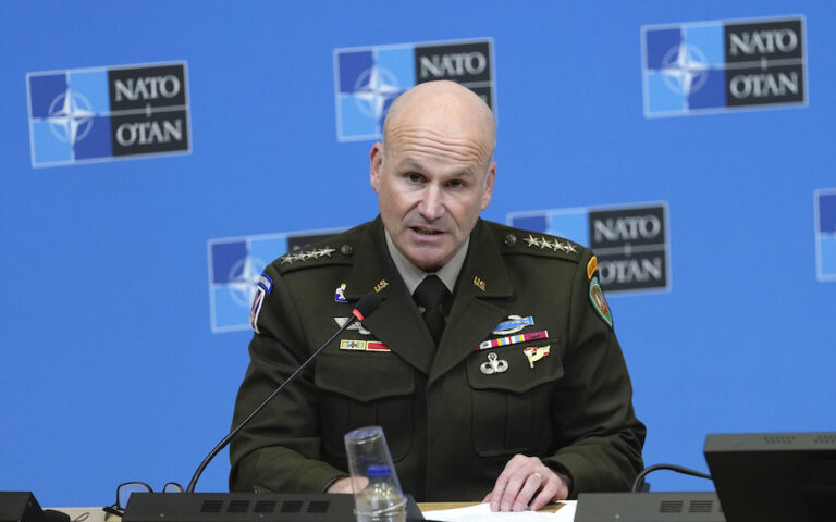 Αμερικανός στρατηγός: Η στρατιωτική βοήθεια προς το Κίεβο θα παραδοθεί εγκαίρως ενόψει της ουκρανικής αντεπίθεσης