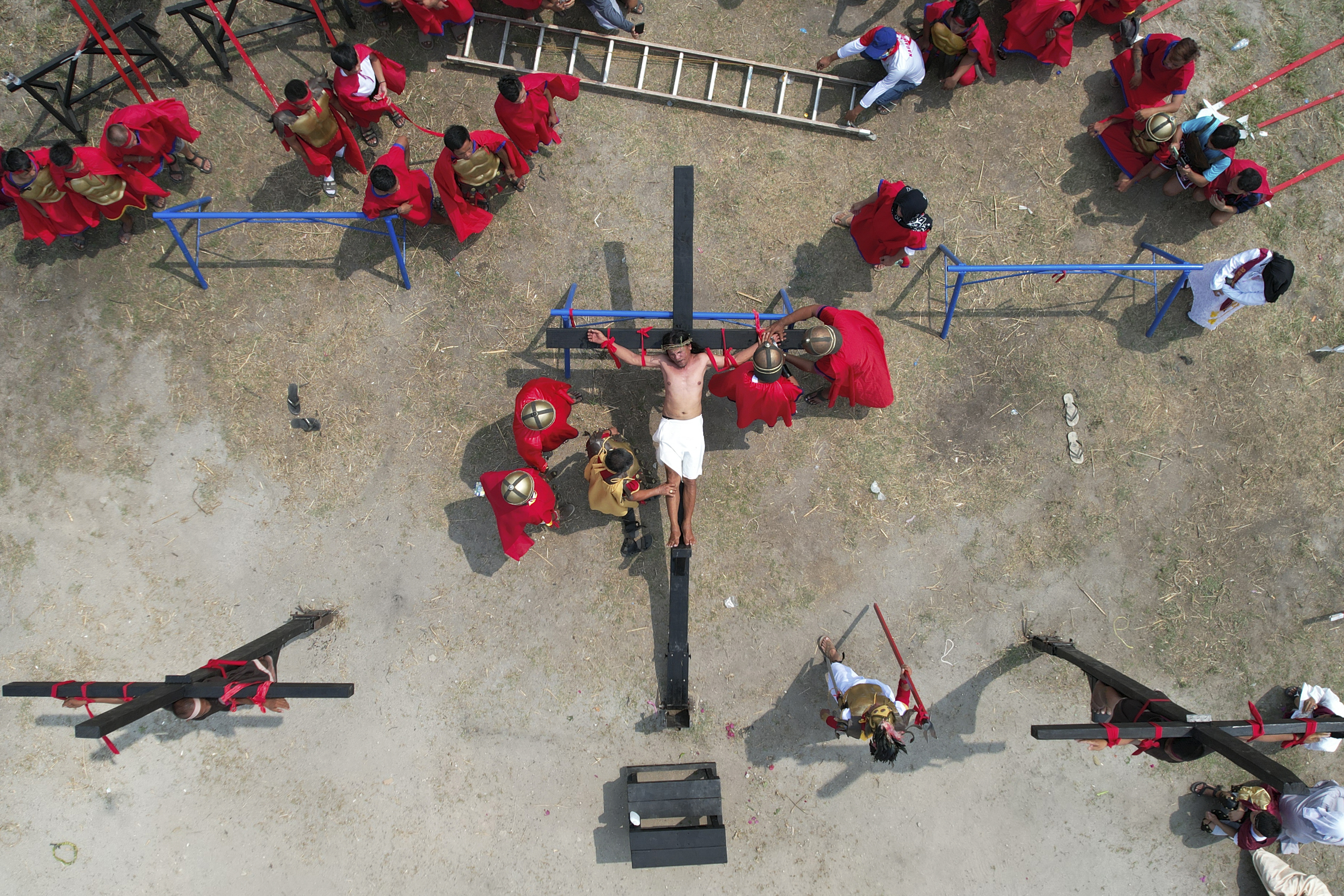 Φιλιππίνες: Σταύρωση πιστών σε αναπαράσταση του θείου δράματος-1