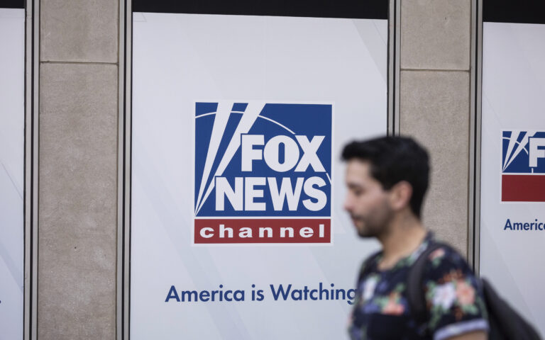Fox News: Αποζημίωση-μαμούθ στον Ελληνοαμερικανό Τζον Πούλος για τους ισχυρισμούς περί «νοθείας» στις εκλογές του 2020
