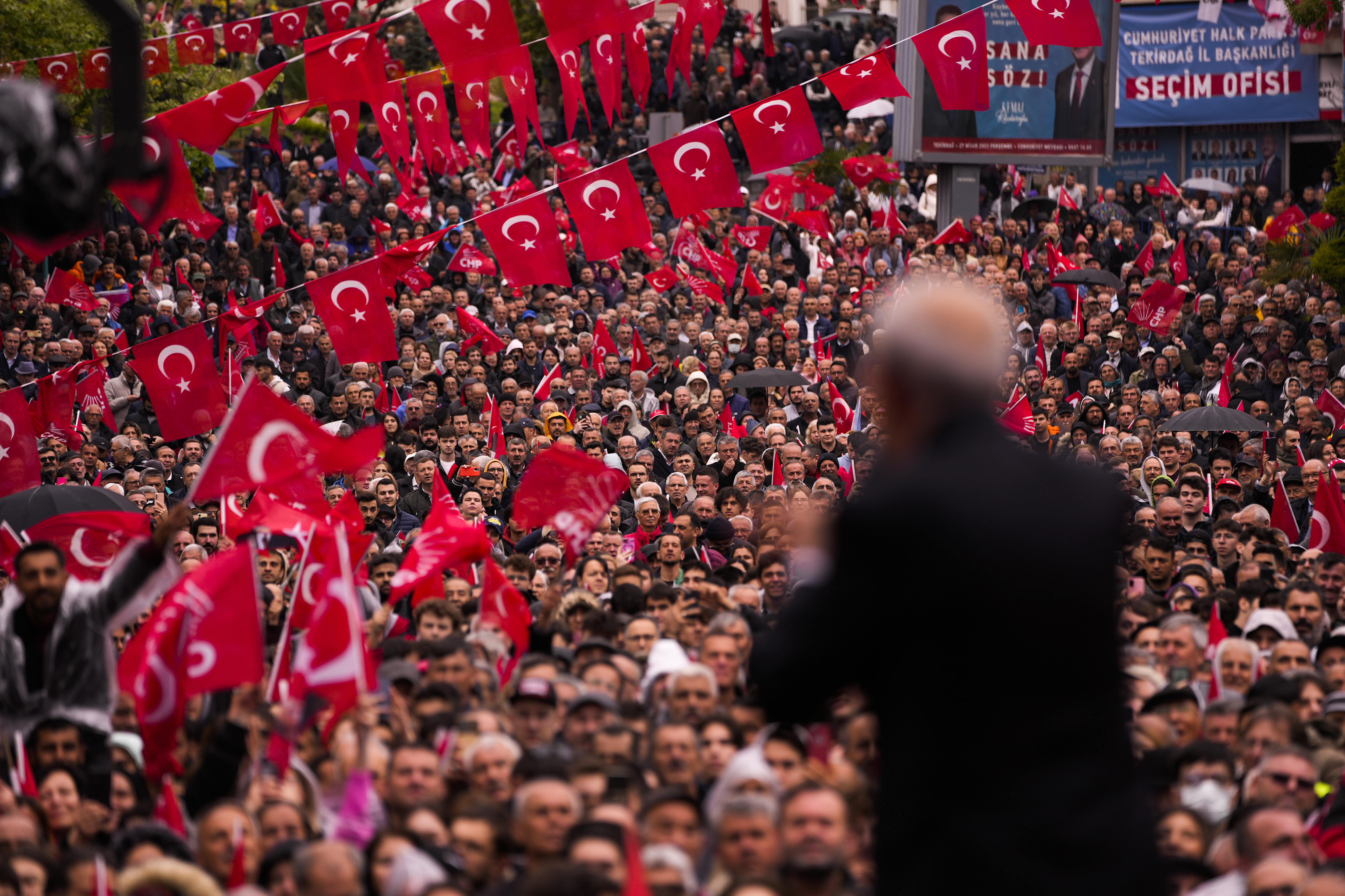 Ο Ερντογάν στην Άγκυρα, ο Κιλιτσντάρογλου στη Σμύρνη – Εκατέρωθεν «πυρά», χιλιάδες στις συγκεντρώσεις-2