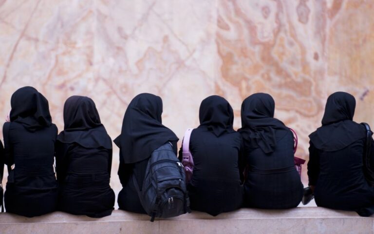 Ιράν: Σε γυναίκες χωρίς χιτζάμπ «θα απαγορεύεται η είσοδος στο μετρό»