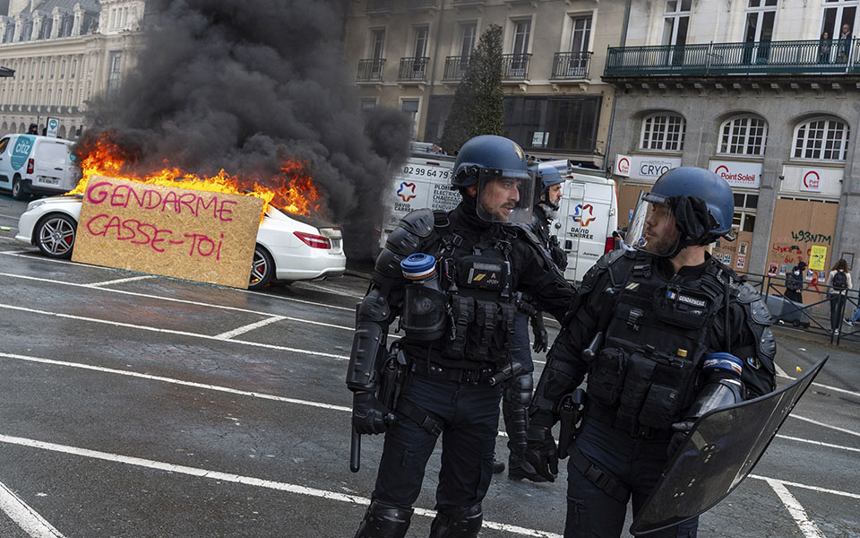 Γαλλία: Διαδηλωτές εισέβαλαν στο κτίριο της Louis Vuitton – Συνεχίζονται οι κινητοποιήσεις για το συνταξιοδοτικό-2