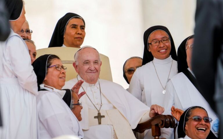 Ιστορική απόφαση: Ο Πάπας Φραγκίσκος δίνει για πρώτη φορά δικαίωμα ψήφου σε γυναίκες στη Σύνοδο των Επισκόπων