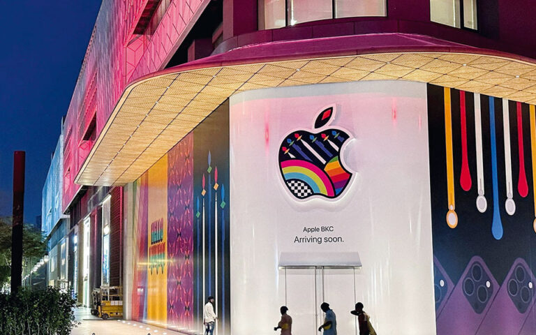 Η Apple άνοιξε το πρώτο της κατάστημα στην Ινδία