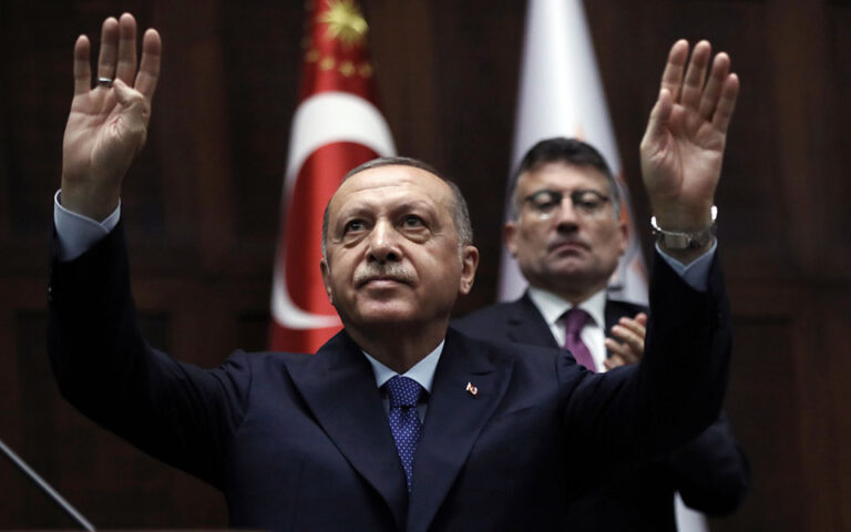 Ο Ερντογάν θέλει να «σκοτώσει» πολιτικά την αντιπολίτευση