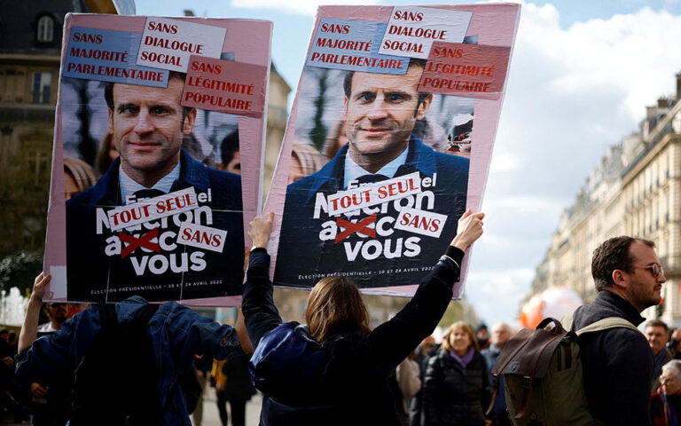Γαλλία: Ο Μακρόν υπέγραψε τον νόμο για τη μεταρρύθμιση του συνταξιοδοτικού