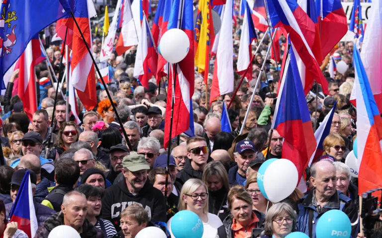 Τσεχία: Αντικυβερνητική διαδήλωση στην Πράγα για την ακρίβεια