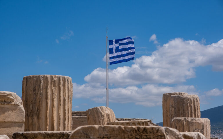Η ώρα της S&P: Τι θα κέρδιζε η Ελλάδα από την ανάκτηση της επενδυτικής βαθμίδας