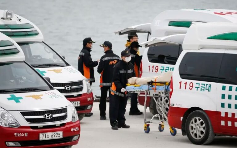 Νότια Κορέα: Μία νεκρή και 34 τραυματίες από ανατροπή τουριστικού λεωφορείου