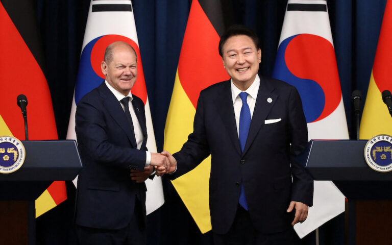 Νότια Κορέα και Γερμανία ενισχύουν την αμυντική τους συνεργασία