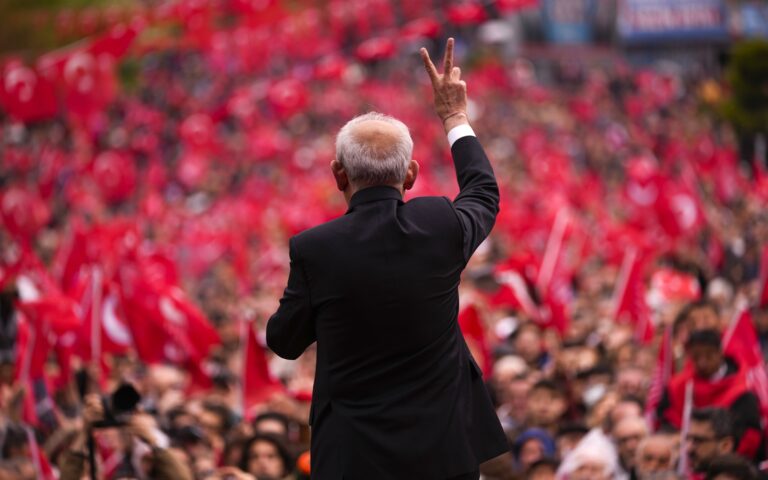 Τουρκία: Προβλέπουν νίκη χωρίς αυτοδυναμία