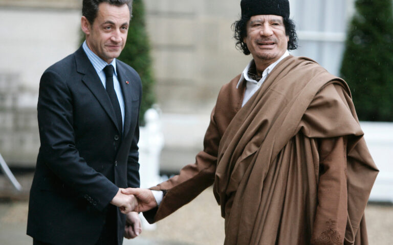 Εισαγγελείς ζητούν να δικαστεί ο Σαρκοζί για τα χρήματα που φέρεται να είχε λάβει το 2007 από τον Καντάφι