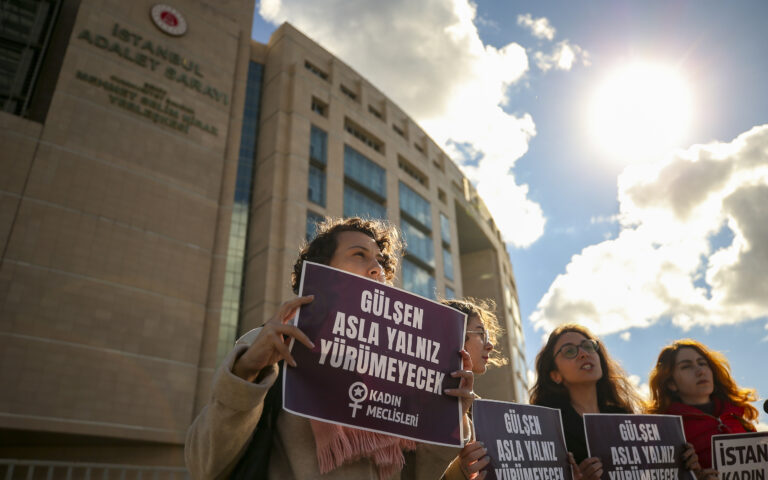 Toυρκία: Δέκα μήνες φυλάκιση στην ποπ σταρ Γκιουλσέν για αστείο σχετικά με τα θρησκευτικά σχολεία