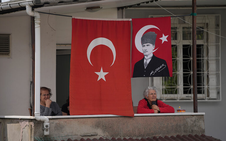   Τουρκικές εκλογές: Προβάδισμα Ερντογάν σε μια διχασμένη Τουρκία. Δεδομένα και ερωτήματα για τον β’ γύρο.