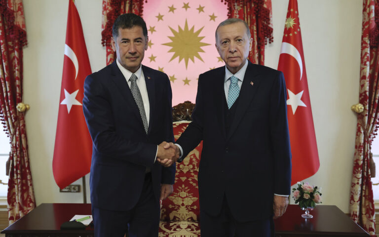 Εκλογές στην Τουρκία: Ο «ρυθμιστής» Σινάν Ογάν θα στηρίξει τον Ερντογάν στο β΄ γύρο